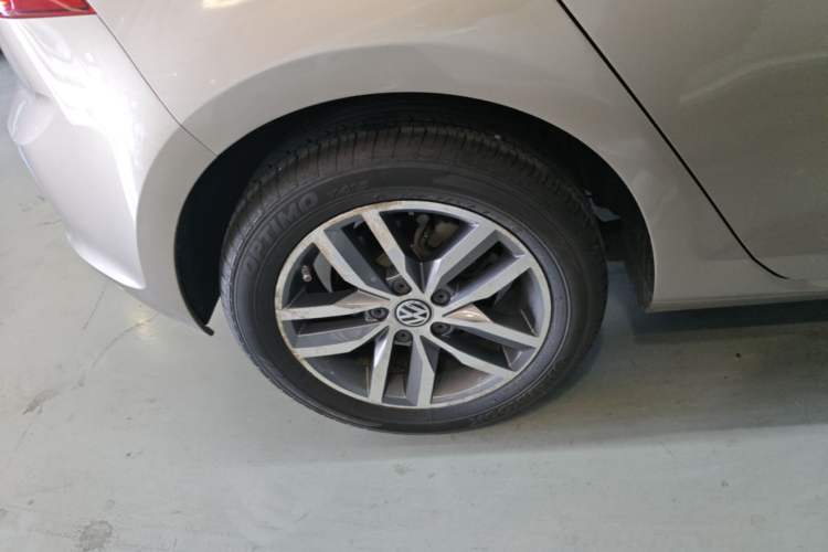 Used Volkswagen Golf 2016 230TSI Automatic Luxury Version Right Rear Wheel Hub