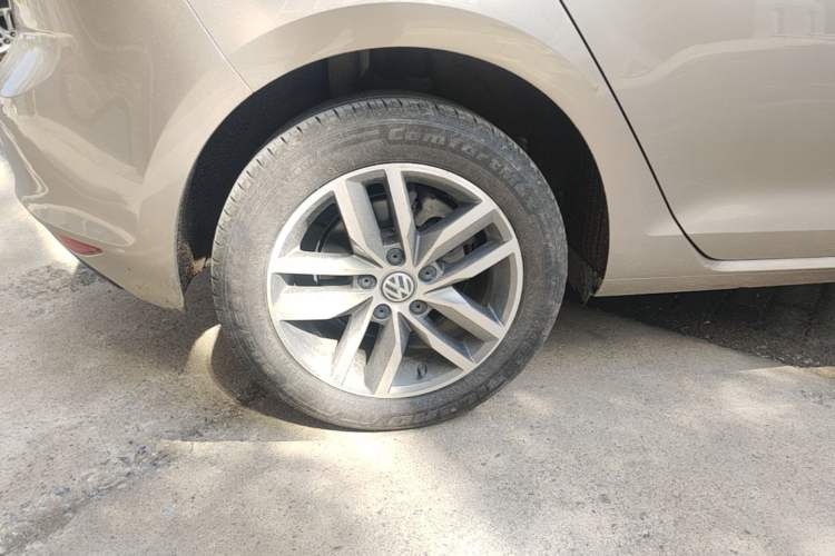 Used Volkswagen Golf 2016 230TSI Automatic Luxury Version Right Rear Wheel Hub