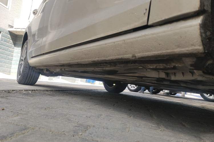 Used Volkswagen Golf 2016 230TSI Automatic Luxury Version Right Side Sill