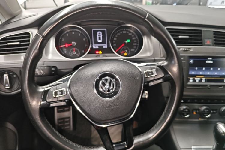 Used Volkswagen Golf 2016 230TSI Automatic Comfort Version Steering Wheel
