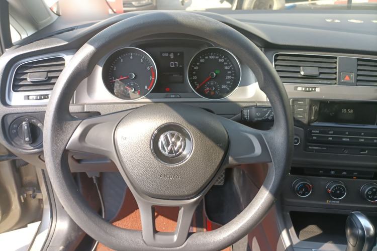 Used Volkswagen Golf 2016 1.6L Automatic Fashion Model Steering Wheel