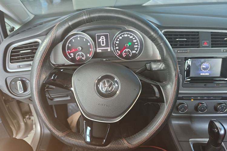 Used Volkswagen Golf 2016 1.6L Automatic Comfort Model Steering Wheel