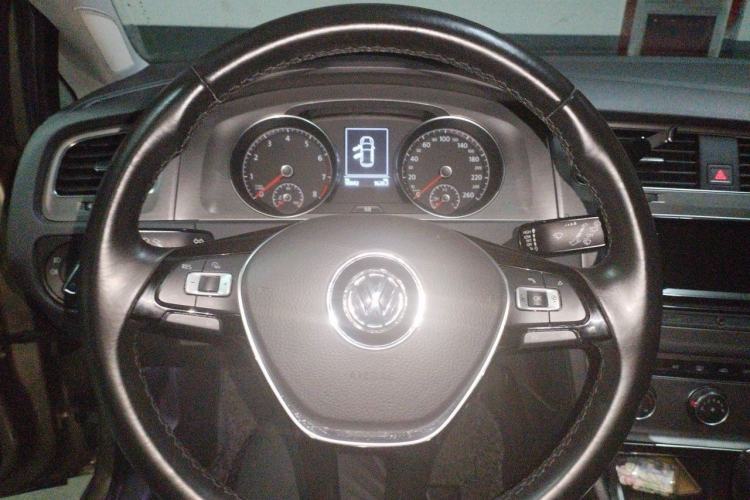 Used Volkswagen Golf 2016 230TSI Automatic Luxury Version Steering Wheel