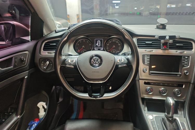Used Volkswagen Golf 2016 230TSI Automatic Luxury Version Steering Wheel