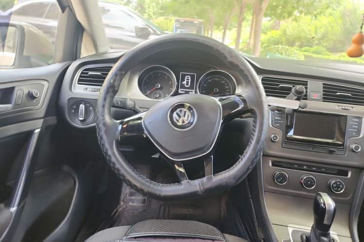 Used Volkswagen Golf 2016 230TSI Automatic Comfort Version Steering Wheel