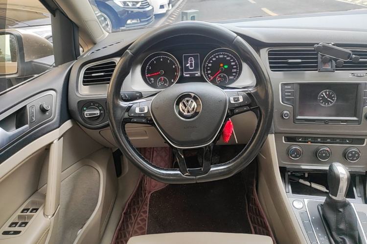 Used Volkswagen Golf 2016 230TSI Automatic Luxury Version Steering Wheel