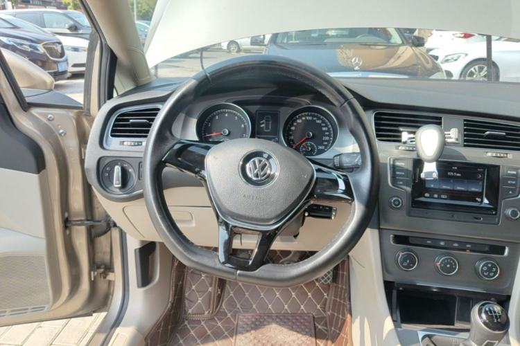Used Volkswagen Golf 2016 230TSI Manual Comfort Version Steering Wheel
