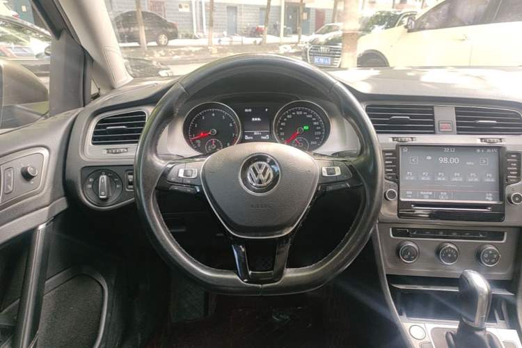 Used Volkswagen Golf 2016 230TSI Automatic Luxury Version Steering Wheel