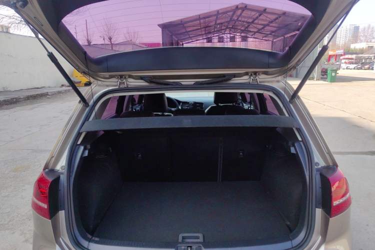Used Volkswagen Golf 2016 1.6L Manual Fashion Edition Trunk