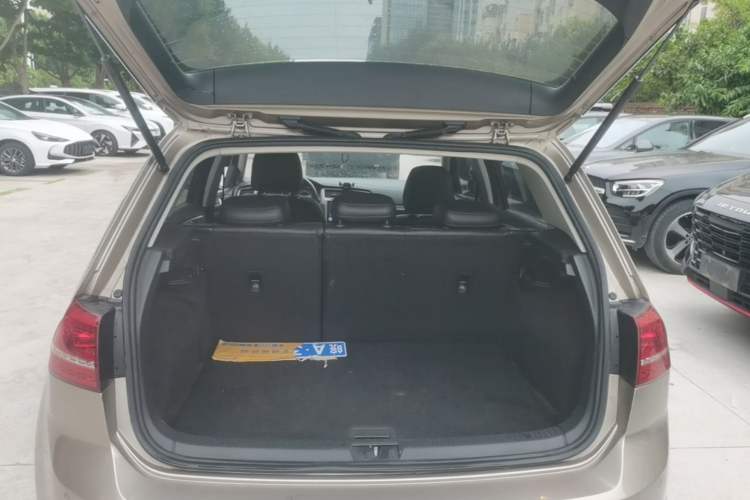 Used Volkswagen Golf 2016 1.6L Automatic Comfort Model Trunk