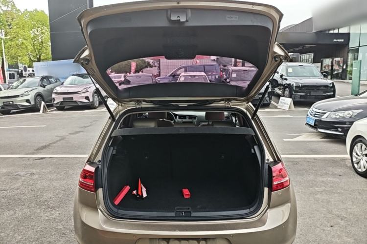 Used Volkswagen Golf 2016 1.6L Automatic Comfort Model Trunk