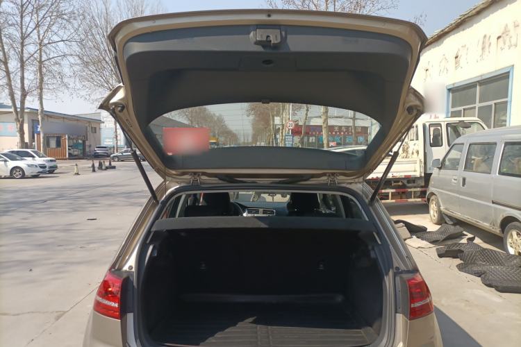 Used Volkswagen Golf 2016 1.6L Automatic Fashion Model Trunk