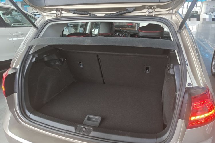 Used Volkswagen Golf 2016 1.6L Automatic Comfort Model Trunk