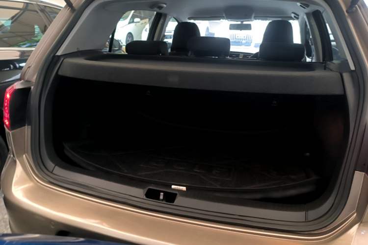 Used Volkswagen Golf 2016 1.6L Automatic Fashion Model Trunk