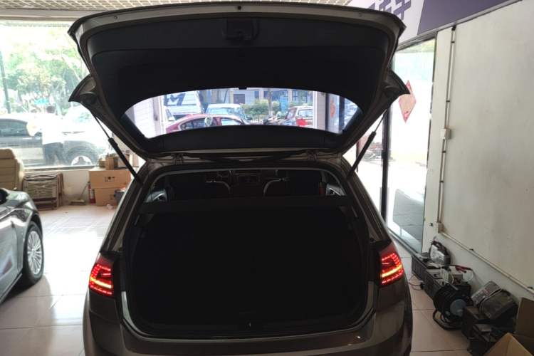 Used Volkswagen Golf 2016 230TSI Automatic Comfort Version Trunk
