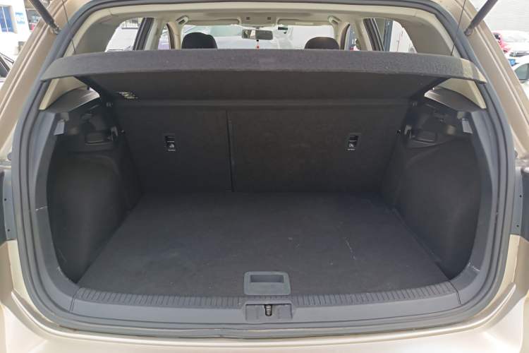 Used Volkswagen Golf 2016 1.6L Automatic Comfort Model Trunk