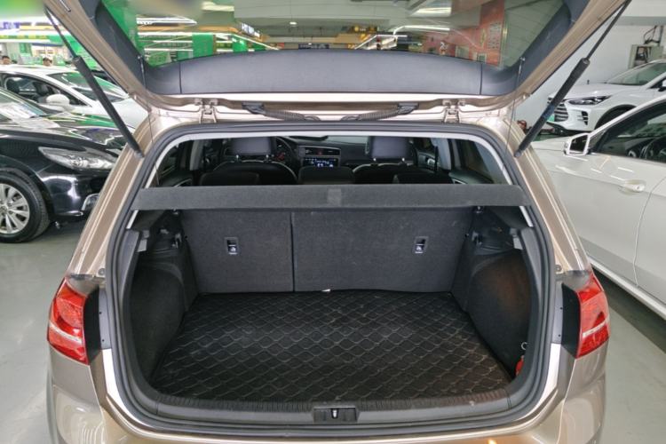 Used Volkswagen Golf 2016 230TSI Automatic Luxury Version Trunk