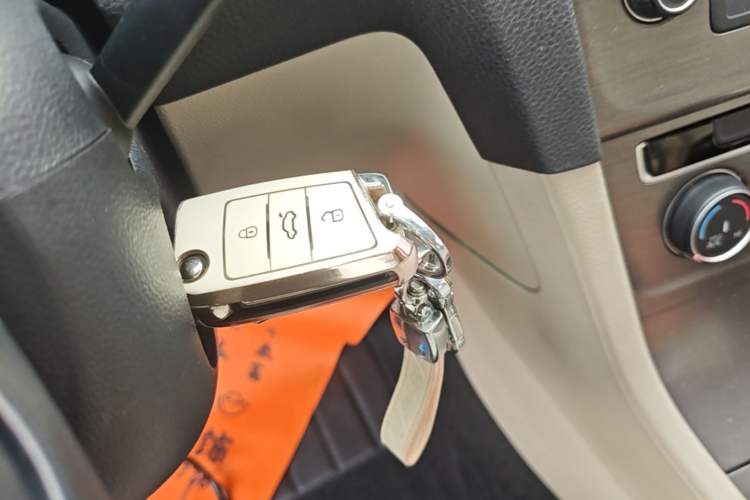 Used Volkswagen Golf 2016 1.6L Automatic Comfort Model Vehicle Key
