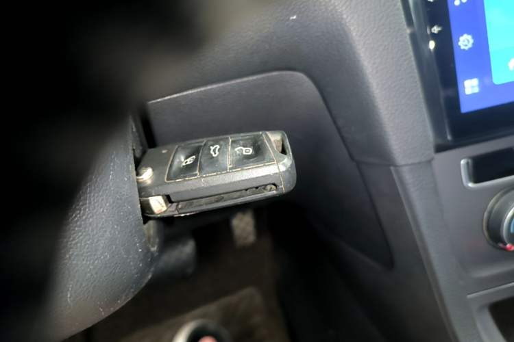 Used Volkswagen Golf 2016 1.6L Automatic Fashion Model Vehicle Key