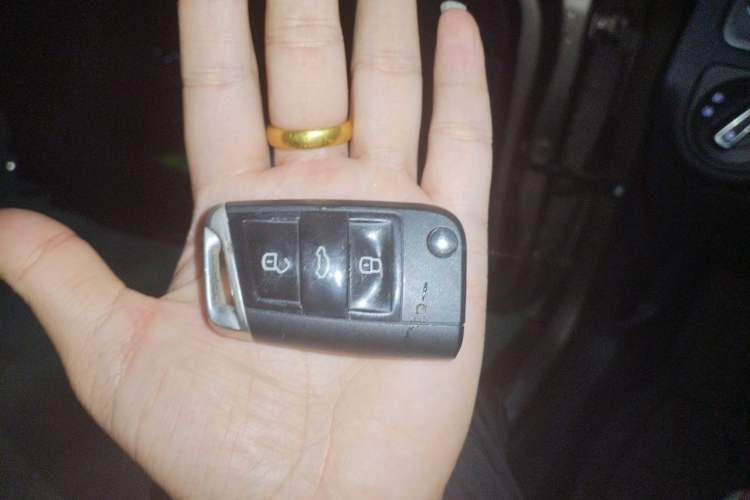 Used Volkswagen Golf 2016 230TSI Automatic Luxury Version Vehicle Key
