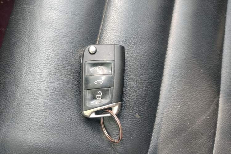 Used Volkswagen Golf 2016 230TSI Automatic Luxury Version Vehicle Key