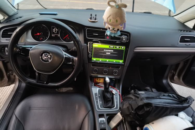 Used Volkswagen Golf 2016 1.6L Automatic Comfort Model Center Console