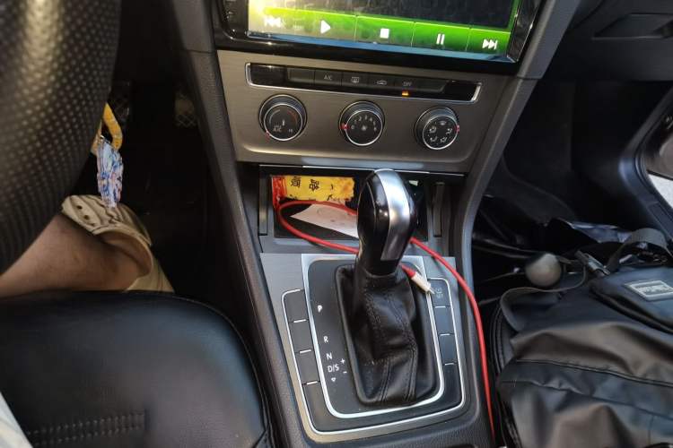 Used Volkswagen Golf 2016 1.6L Automatic Comfort Model Gear Lever