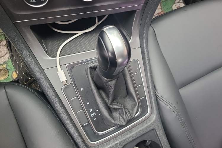 Used Volkswagen Golf 2016 1.6L Automatic Fashion Model Gear Lever