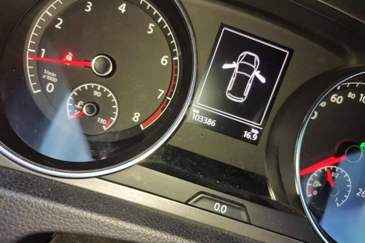 Used Volkswagen Golf 2016 1.6L Automatic Comfort Model Odometer Close Up