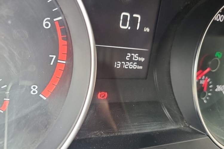 Used Volkswagen Golf 2016 1.6L Automatic Fashion Model Odometer Close Up