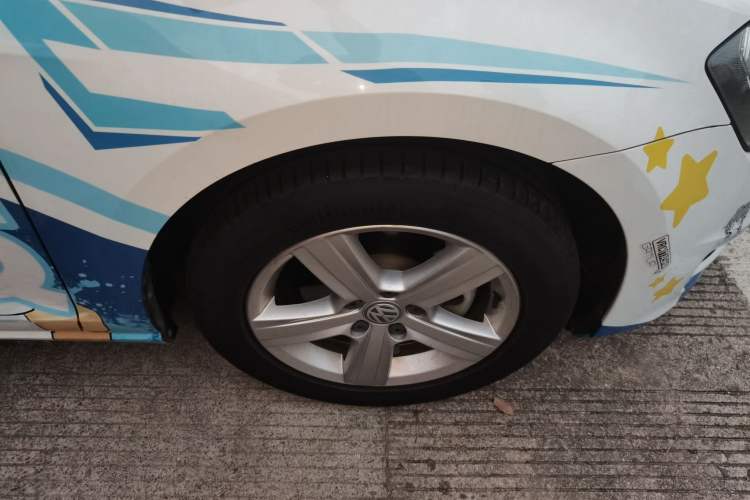 Used Volkswagen Golf 2016 1.6L Automatic Comfort Model Right Front Wheel Hub
