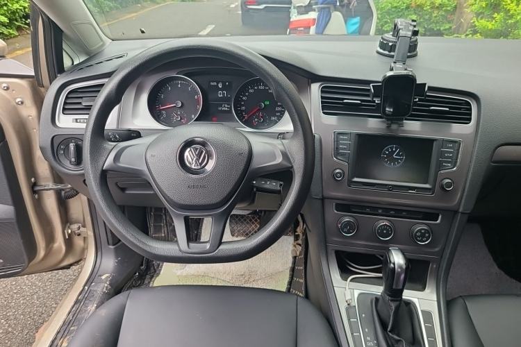 Used Volkswagen Golf 2016 1.6L Automatic Fashion Model Steering Wheel
