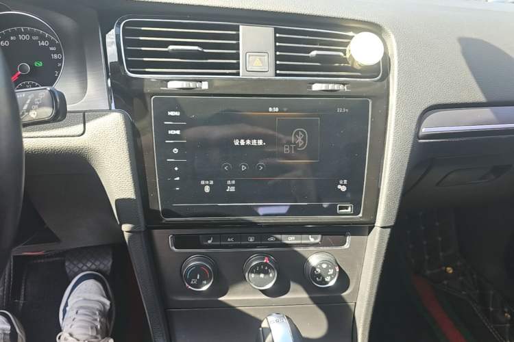 Used Volkswagen Golf 2016 230TSI Automatic Luxury Version Audio And AC Panel