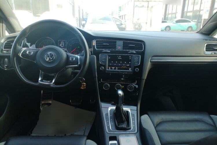 Used Volkswagen Golf 2016 1.4TSI Automatic R-Line Center Console