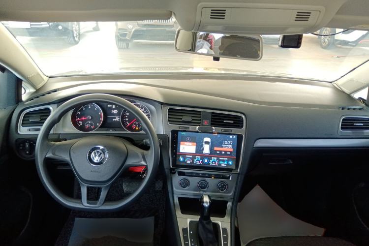 Used Volkswagen Golf 2016 1.6L Automatic Fashion Model Center Console