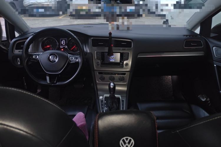 Used Volkswagen Golf 2016 230TSI Automatic Luxury Version Center Console