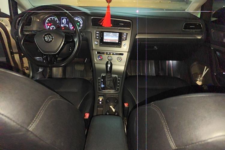 Used Volkswagen Golf 2016 230TSI Automatic Comfort Version Center Console