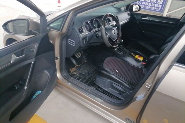 Used Volkswagen Golf 2016 230TSI Automatic Luxury Version Driver Seat