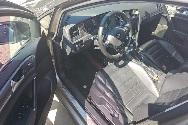 Used Volkswagen Golf 2016 230TSI Automatic Luxury Version Driver Seat