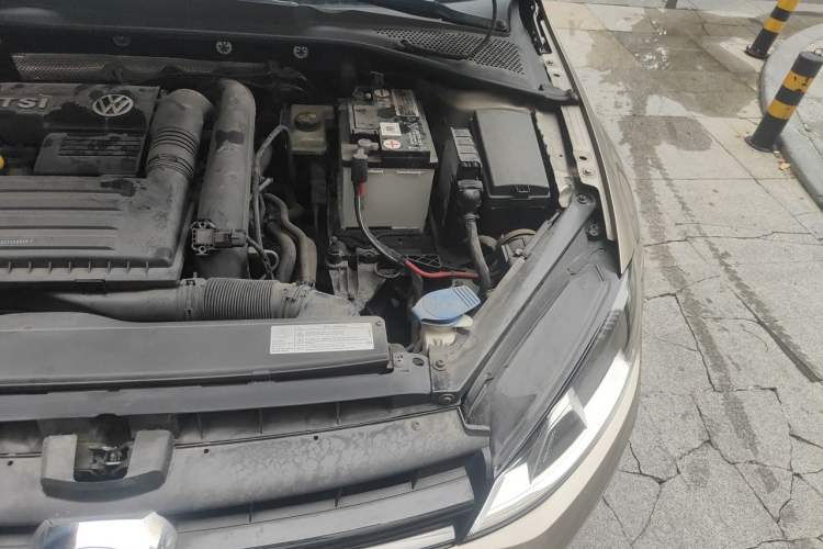 Used Volkswagen Golf 2016 230TSI Automatic Comfort Version Engine Bay Left