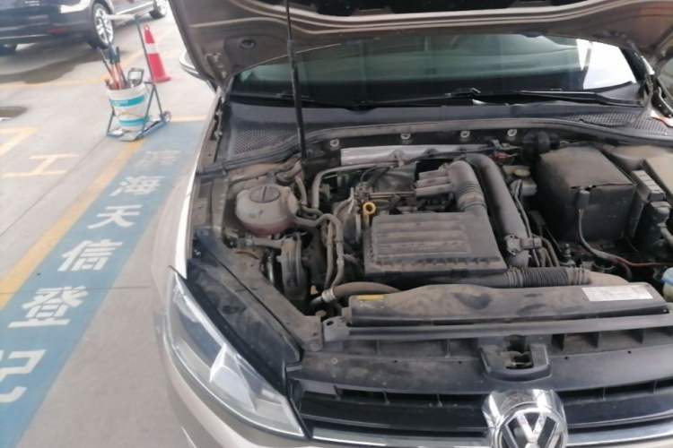 Used Volkswagen Golf 2016 230TSI Automatic Luxury Version Engine Bay Right