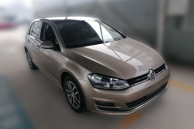 Used Volkswagen Golf 2016 230TSI Automatic Luxury Version Front Right 45 Deg