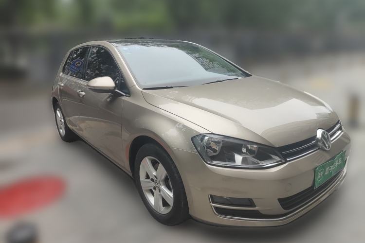 Used Volkswagen Golf 2016 230TSI Automatic Comfort Version Front Right 45 Deg