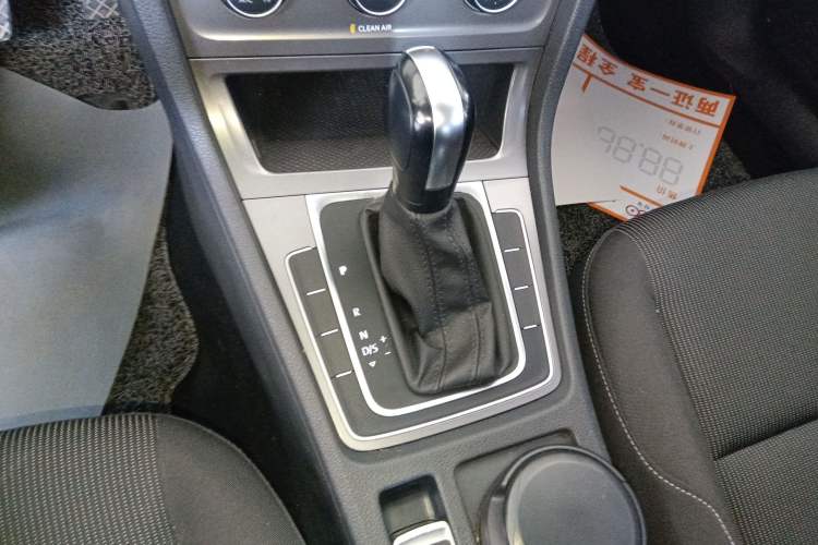 Used Volkswagen Golf 2016 1.6L Automatic Fashion Model Gear Lever