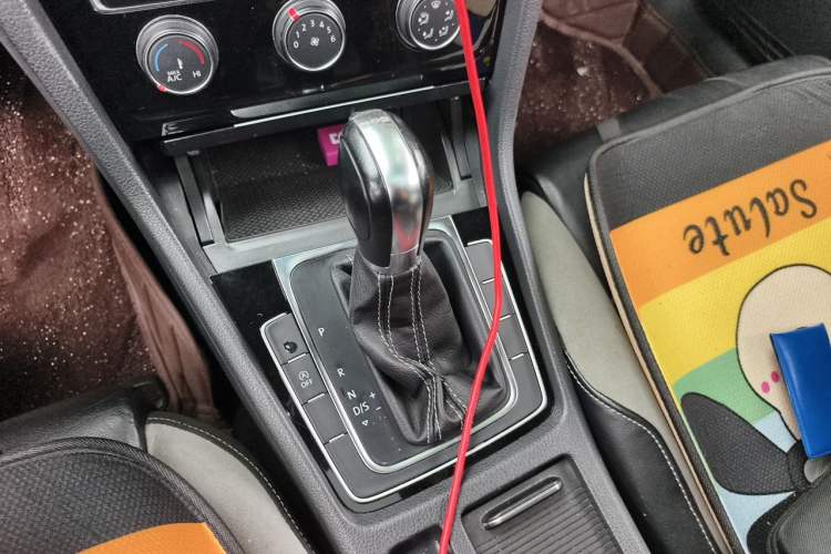 Used Volkswagen Golf 2016 1.4TSI Automatic R-Line Gear Lever