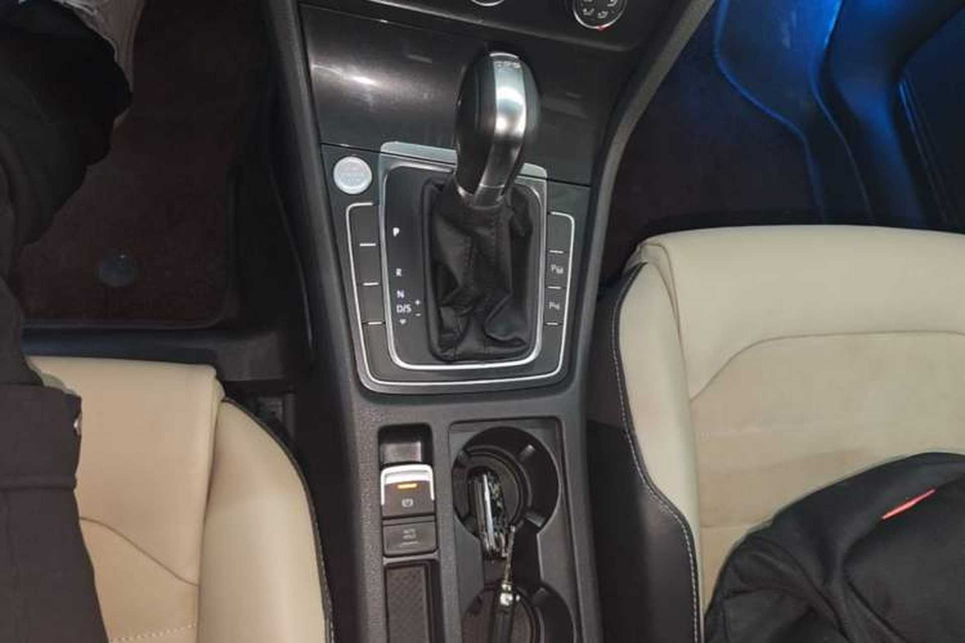 Used Volkswagen Golf 2016 230TSI Automatic Luxury Version Gear Lever