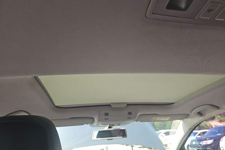 Used Volkswagen Golf 2016 230TSI Automatic Luxury Version Headliner