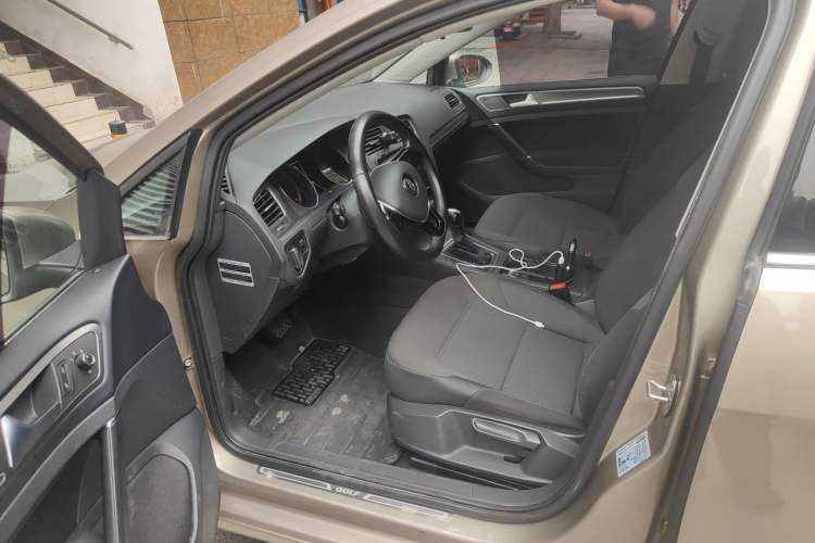 Used Volkswagen Golf 2016 230TSI Automatic Comfort Version Left Front Seat