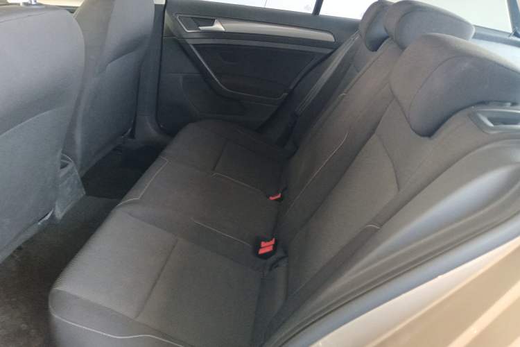 Used Volkswagen Golf 2016 1.6L Automatic Fashion Model Left Rear Seat