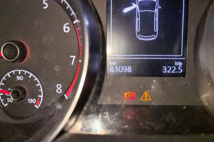 Used Volkswagen Golf 2016 1.4TSI Automatic R-Line Odometer Close Up
